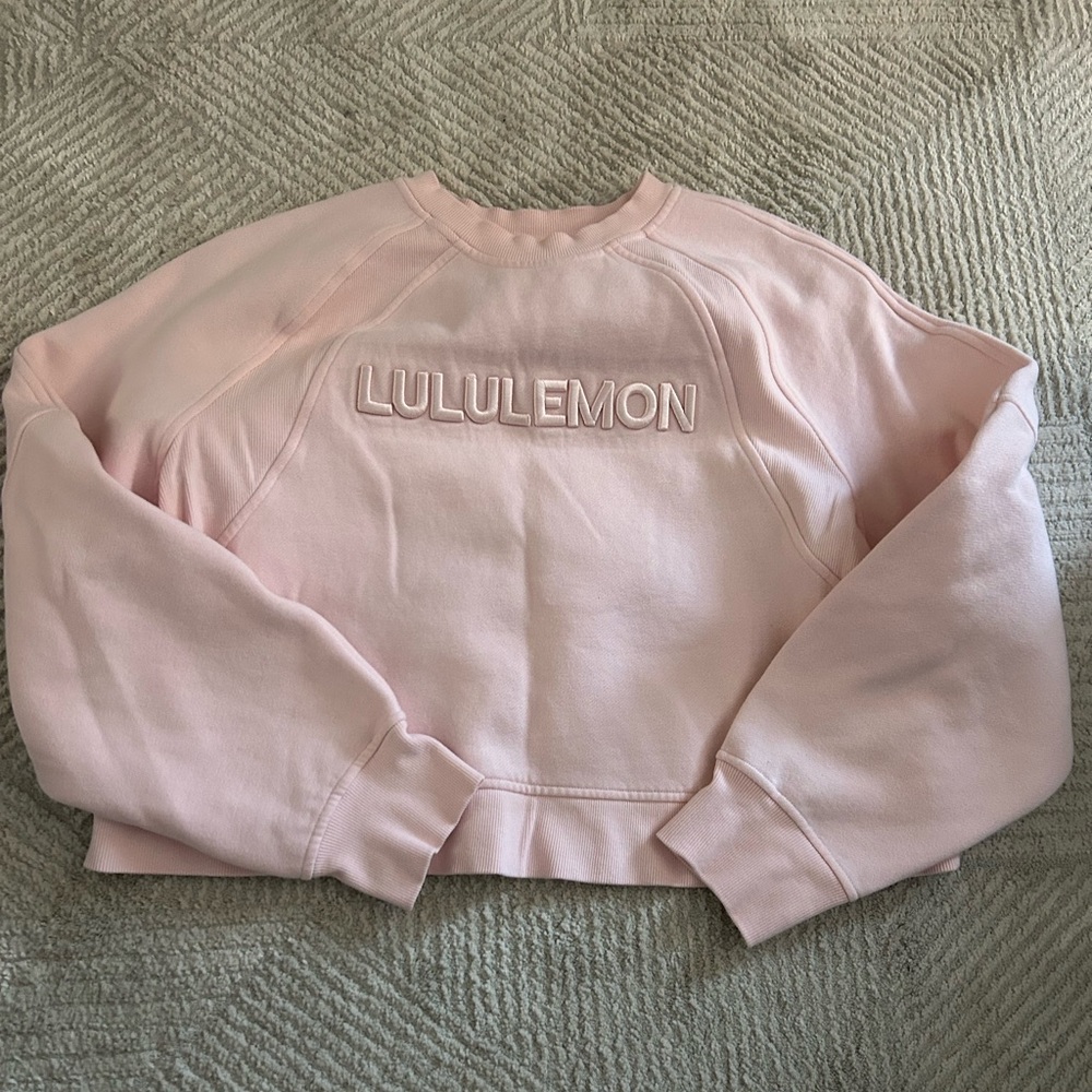 Lululemon Scuba Oversized Pullover Wordmark
Strawberry Milkshake